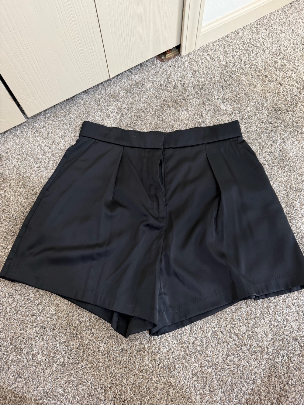 Abercrombie & Fitch Black High-Waist Pleated Shorts